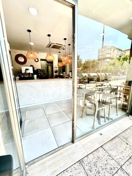Retail in Palma for lease - Building Photo - Image 2 of 8