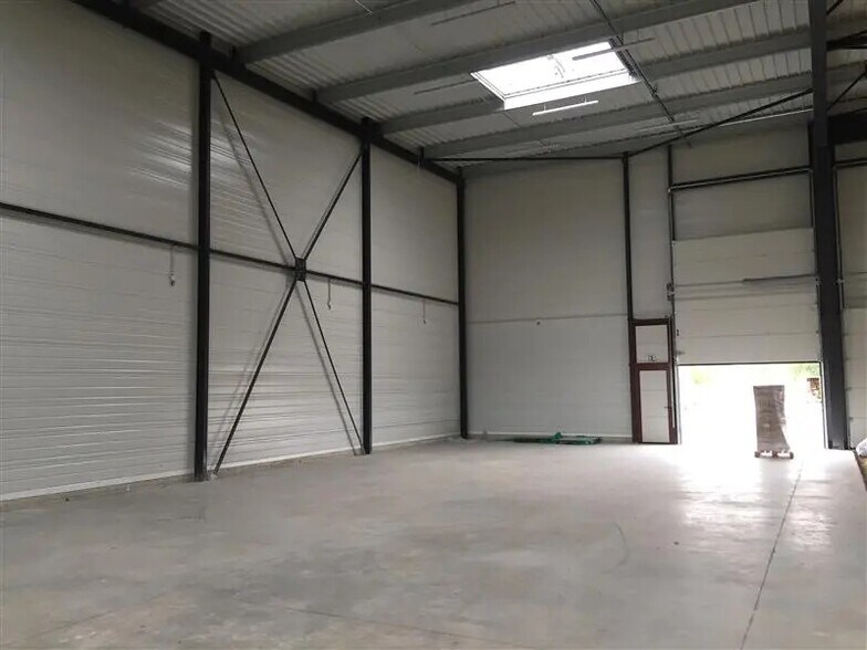 Flex in Saint-Pierre-du-Perray for sale - Building Photo - Image 2 of 9