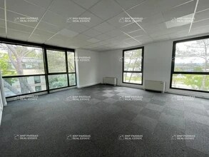 Office in Aix-en-Provence for lease Interior Photo- Image 1 of 7