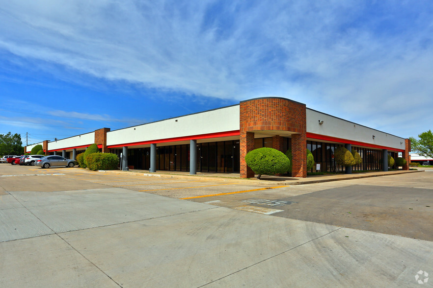 6444 NW Expressway St, Oklahoma City, OK for lease - Building Photo - Image 2 of 4