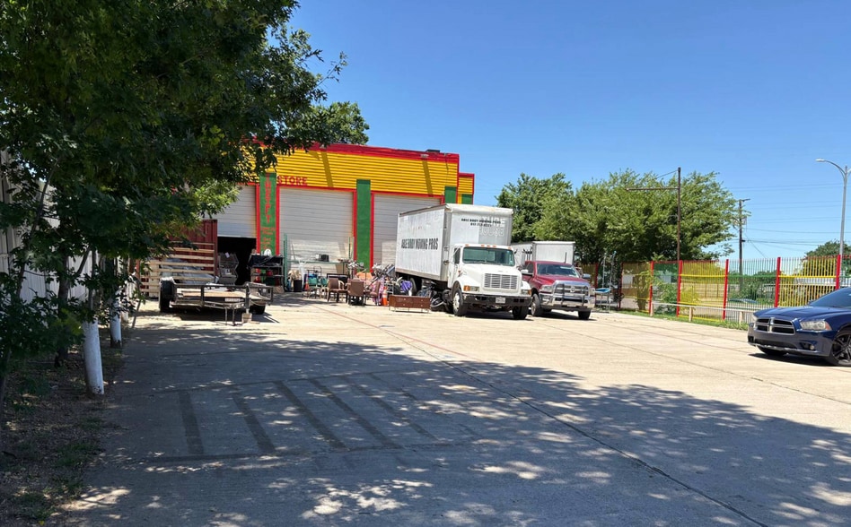 1234 E Illinois Ave, Dallas, TX for sale - Building Photo - Image 2 of 9