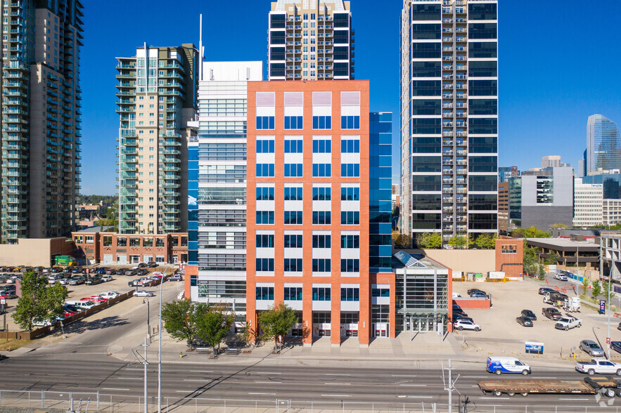 1331-1337 Macleod Trl SE, Calgary, AB for lease - Building Photo - Image 3 of 4