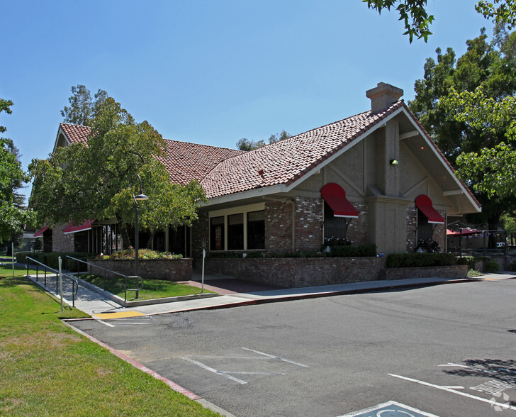 5525 Sunrise Blvd, Citrus Heights, CA for lease - Building Photo - Image 2 of 5