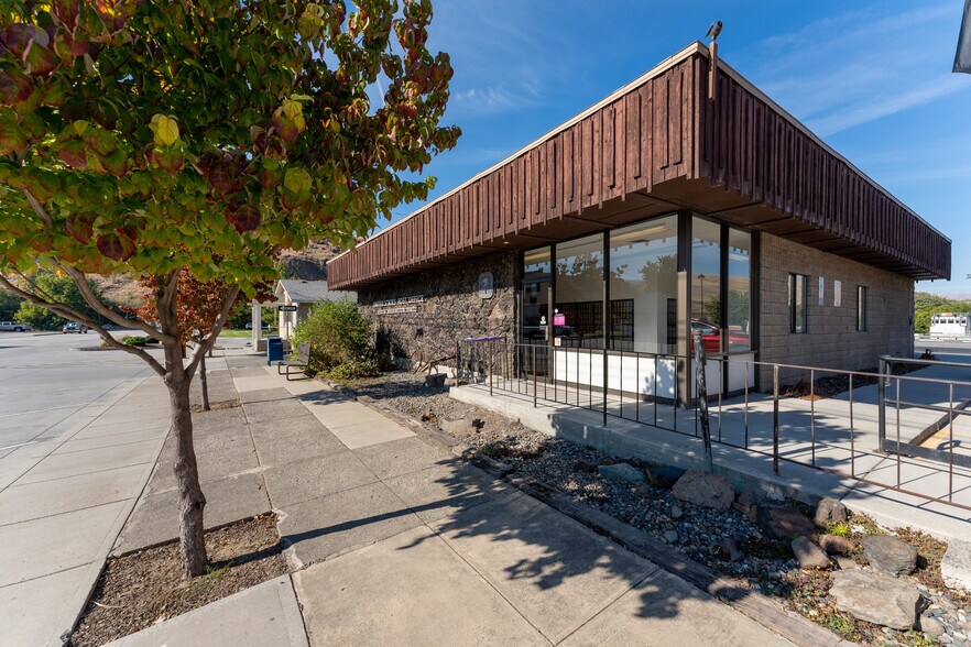 121 2nd St, Asotin, WA 99402
