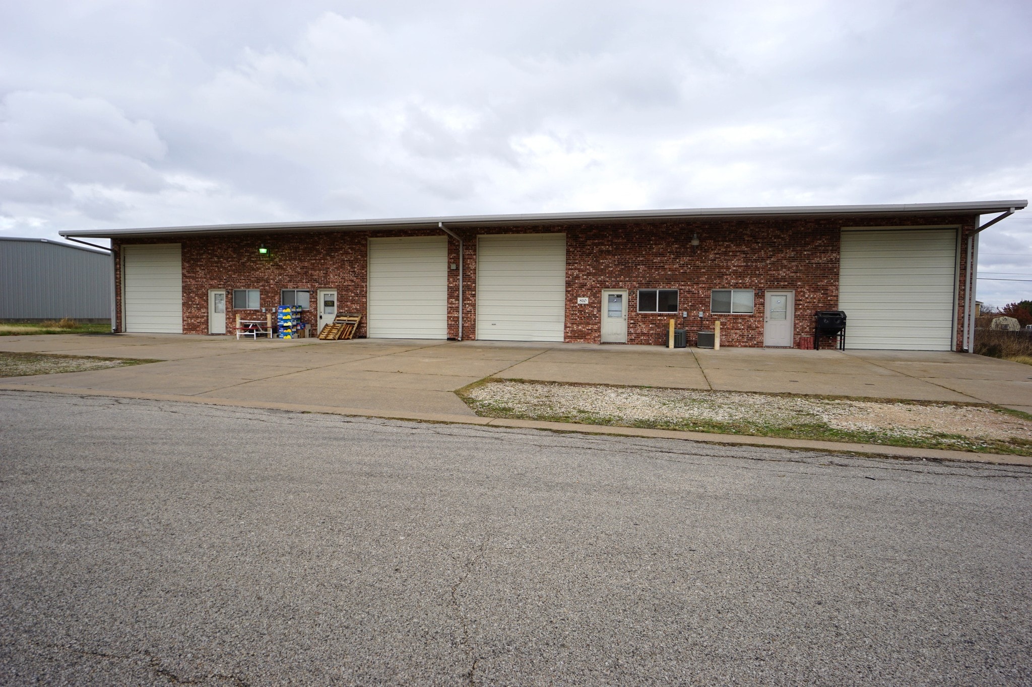 810 Tradesmen's Park Loop, Hutto, TX for lease Building Photo- Image 1 of 4