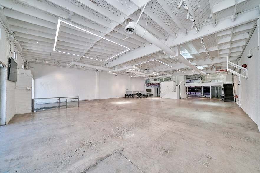 165-171 S Robertson Blvd, Beverly Hills, CA for lease - Interior Photo - Image 3 of 36