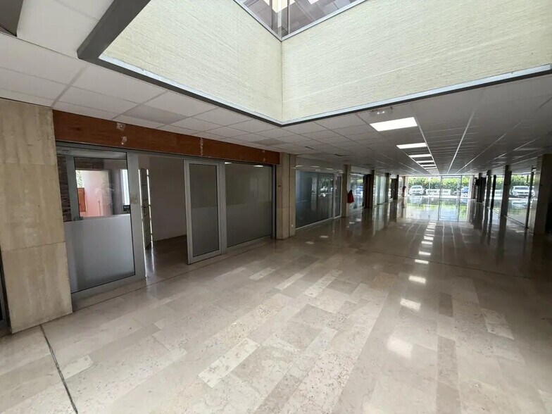 Office in Fréjus for lease - Building Photo - Image 2 of 22