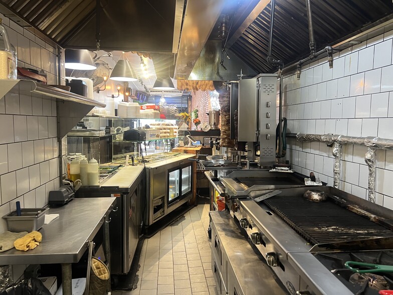 126 Wyckoff Ave, Brooklyn, NY for lease - Building Photo - Image 3 of 9