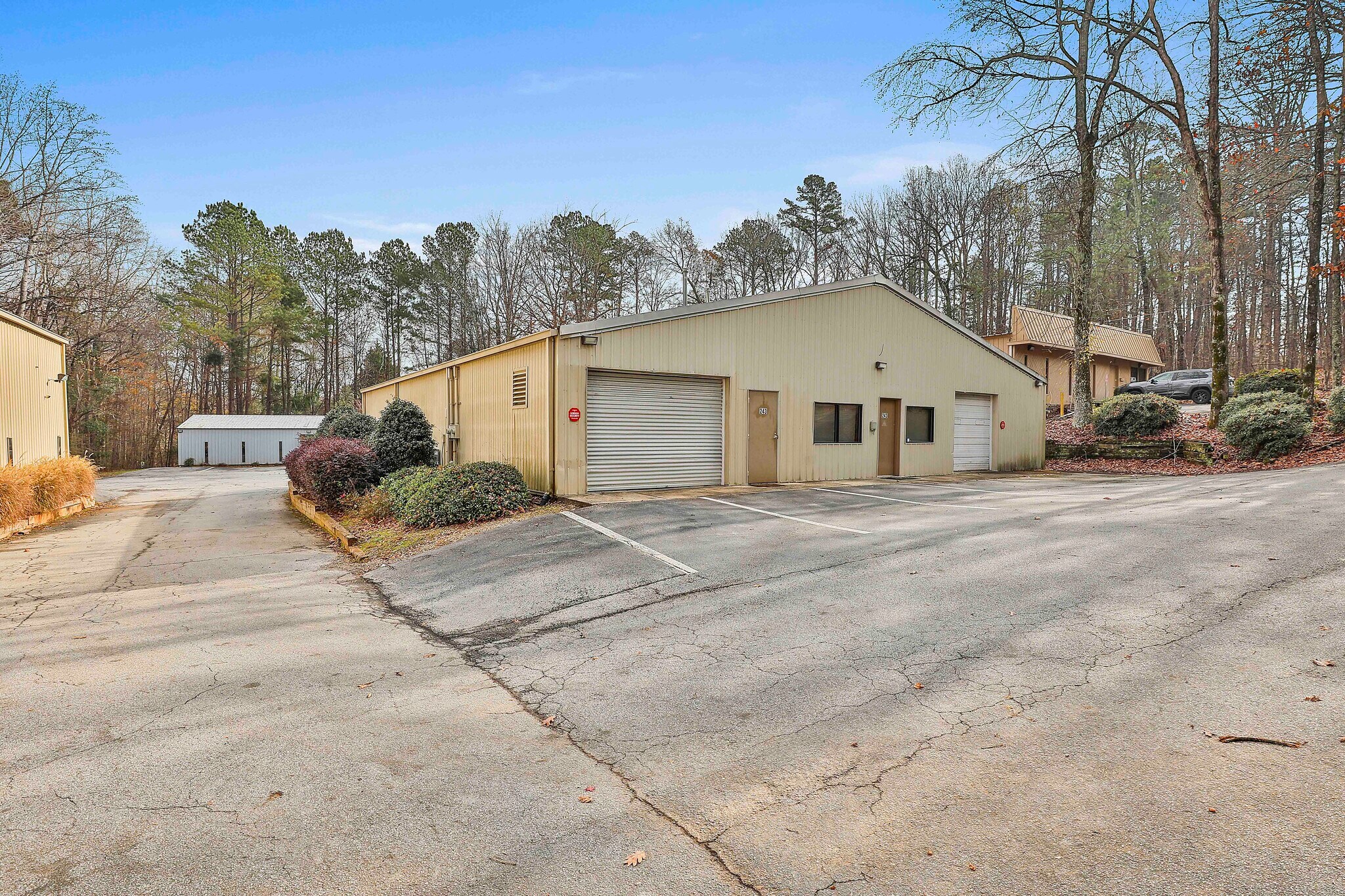 Senoia Rd portfolio of 5 properties for sale on LoopNet.com Primary Photo- Image 1 of 68