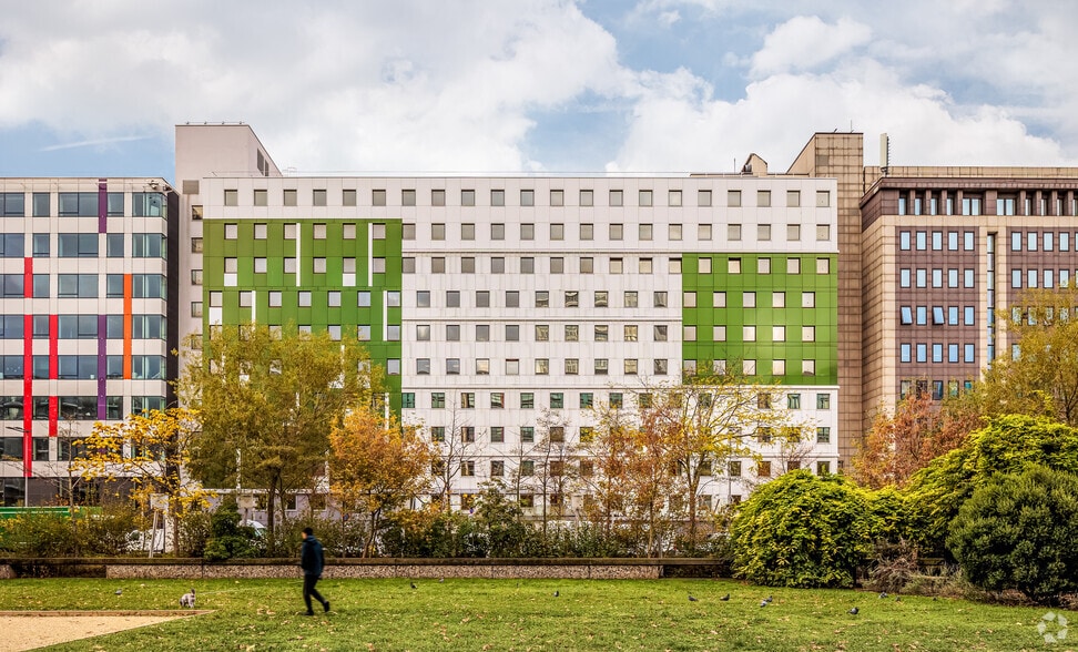 24 Boulevard De Pesaro, Nanterre for lease - Building Photo - Image 3 of 6