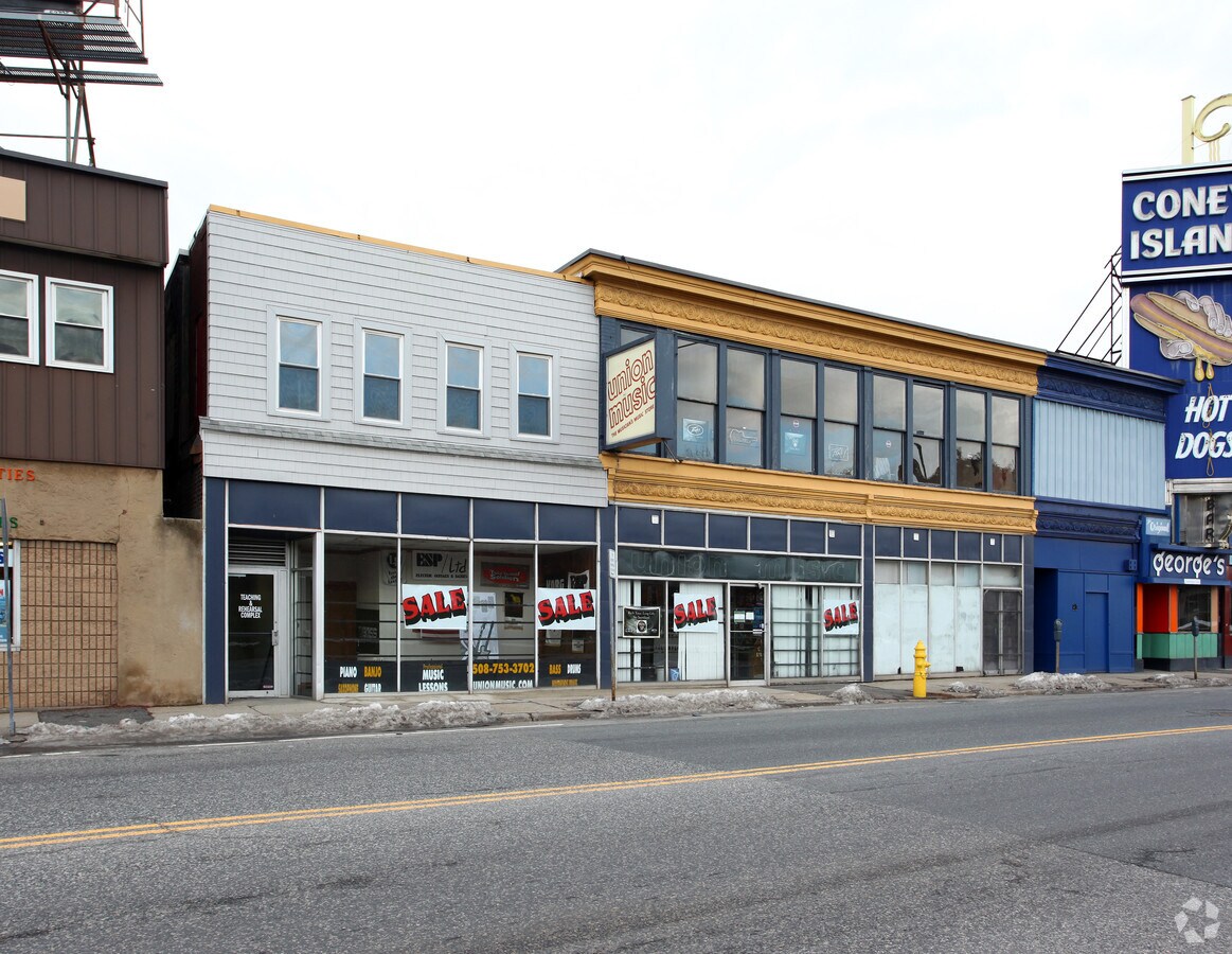 142 Southbridge St, Worcester, MA 01608