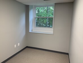 1701 Raintree Dr, Richmond, VA for lease Interior Photo- Image 2 of 3