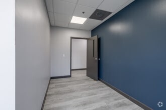 1645 Murfreesboro Rd, Nashville, TN for lease Lobby- Image 1 of 15