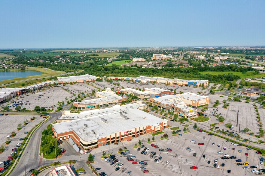 7809-7949 Towne Center Pky, Papillion, NE for lease - Building Photo - Image 2 of 11