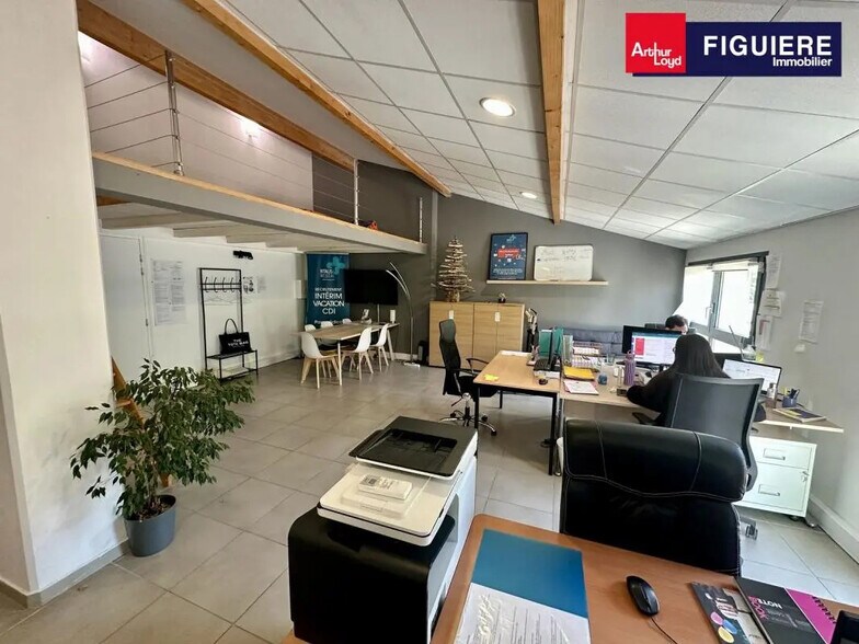 1652 Avenue Paul Jullien, Le Tholonet for sale - Interior Photo - Image 3 of 14