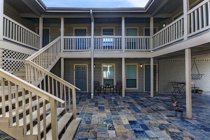 1910 Willowbend St, Conroe, TX for sale - Building Photo - Image 1 of 1