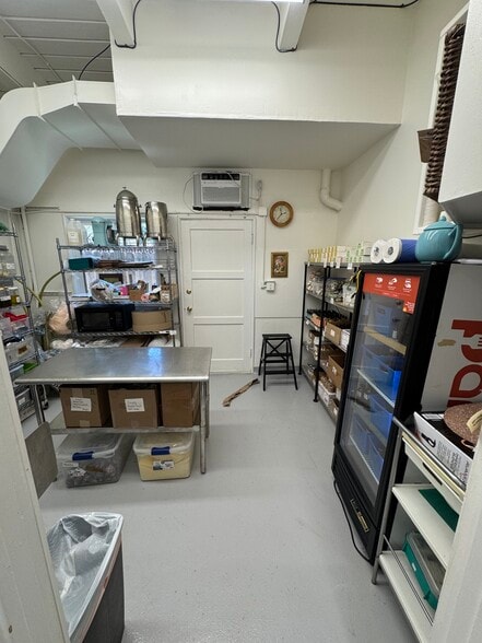 22 Red Hill Ave, San Anselmo, CA for lease - Interior Photo - Image 2 of 10