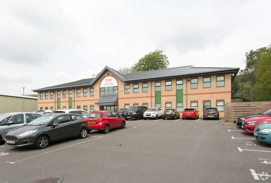 Heol Y Twyn, Pontyclun for lease - Primary Photo - Image 1 of 3