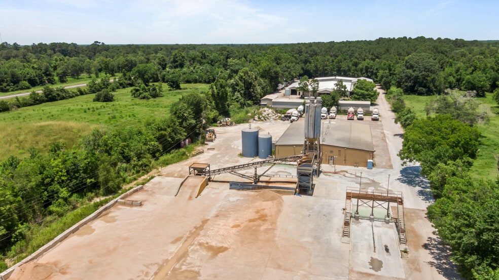 3301 Beaumont Ave, Liberty, TX for sale - Building Photo - Image 3 of 9