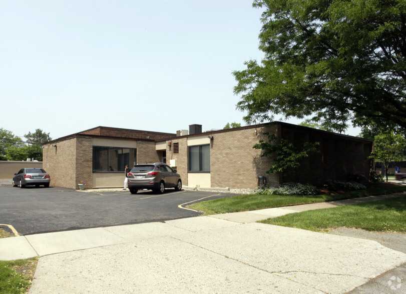 26311 Woodward Ave, Huntington Woods, MI for sale - Building Photo - Image 2 of 5