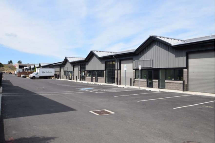 2527 NE 4th St, Bend, OR for lease - Building Photo - Image 2 of 3