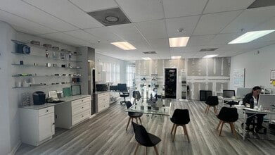 2107-2129 E 63rd Ave, Bradenton, FL for lease Interior Photo- Image 2 of 8