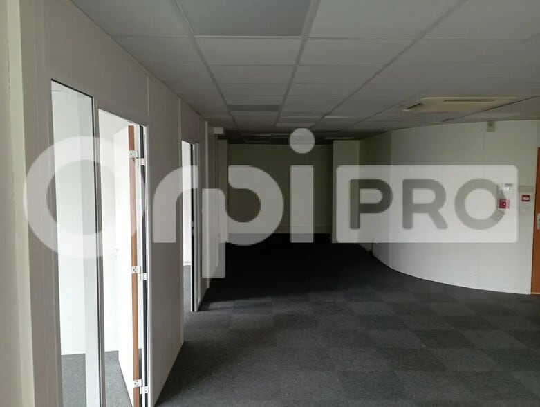 Office in Reims for lease - Interior Photo - Image 2 of 4