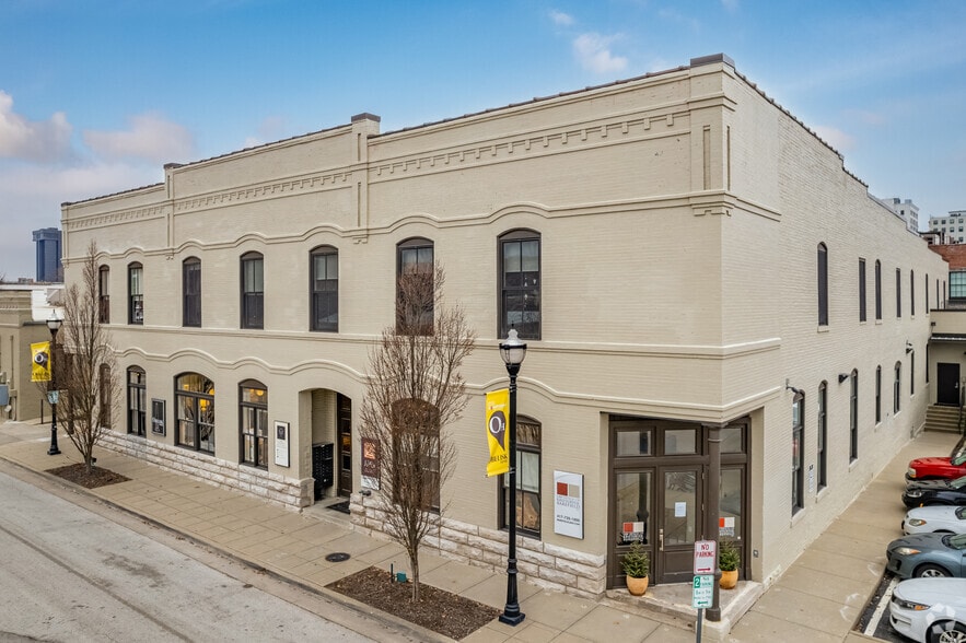 214 W Phelps St, Springfield, MO for lease - Building Photo - Image 1 of 3