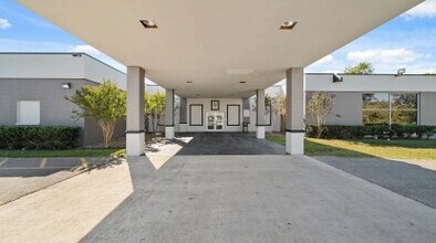 910 N Highway 146, Baytown, TX for lease Interior Photo- Image 1 of 5