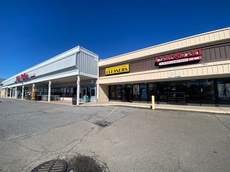 11-35 Montauk Hwy, Blue Point, NY for lease - Building Photo - Image 3 of 9