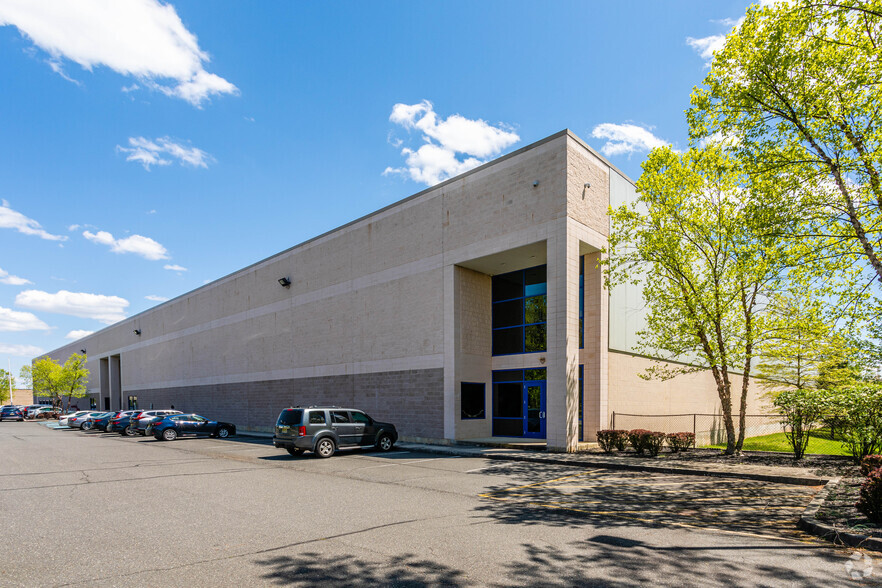 117 Sunfield Ave, Edison, NJ for lease - Building Photo - Image 3 of 8