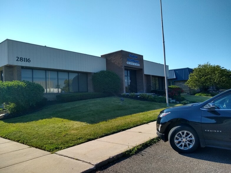 28116 Orchard Lake Rd, Farmington Hills, MI for lease - Primary Photo - Image 1 of 8