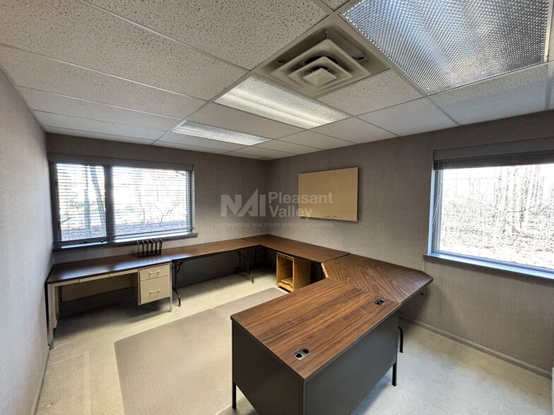 2285 E Enterprise Pky, Twinsburg, OH for lease - Building Photo - Image 2 of 5