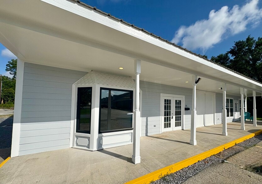 331-335 Reese St, Bay Saint Louis, MS for lease - Building Photo - Image 3 of 10