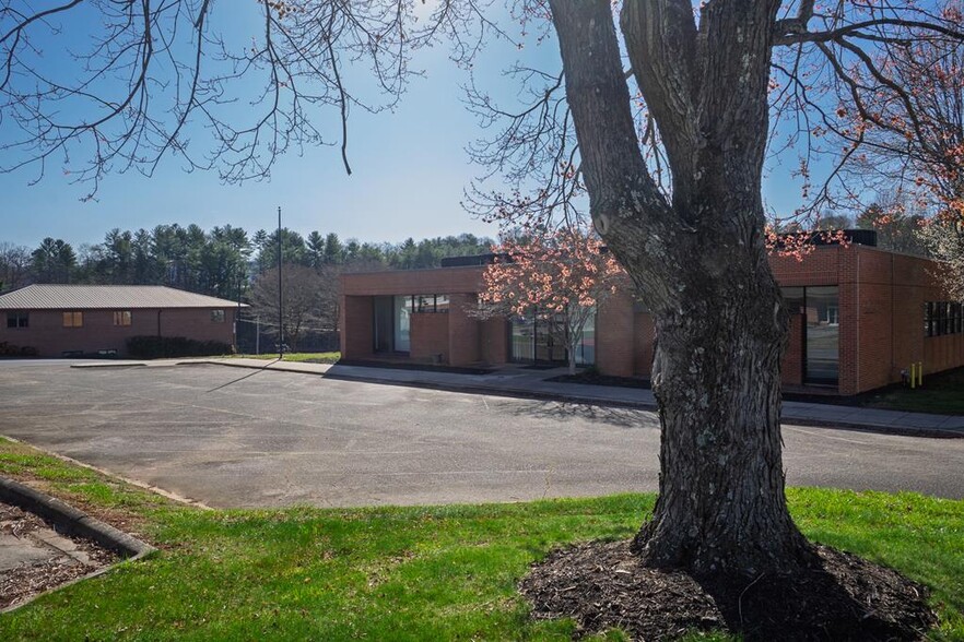 261 E Palmer St, Franklin, NC for sale - Building Photo - Image 3 of 13