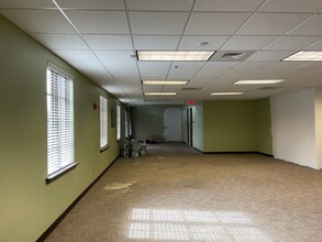 2937 S Claremont Ave, Springfield, MO for lease Interior Photo- Image 2 of 7