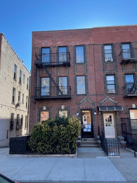 3521 Crescent St, Astoria, NY for sale - Building Photo - Image 1 of 1