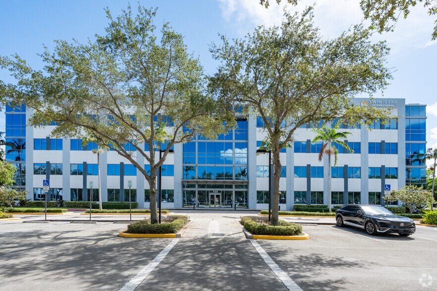 750 Park of Commerce Blvd, Boca Raton, FL for lease - Building Photo - Image 3 of 7