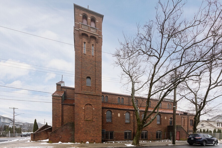 556 Lincoln Ave, Staten Island, NY for sale - Building Photo - Image 3 of 6