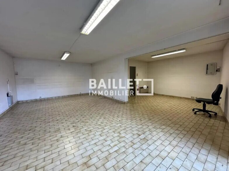 Office in Antibes for lease - Interior Photo - Image 2 of 6