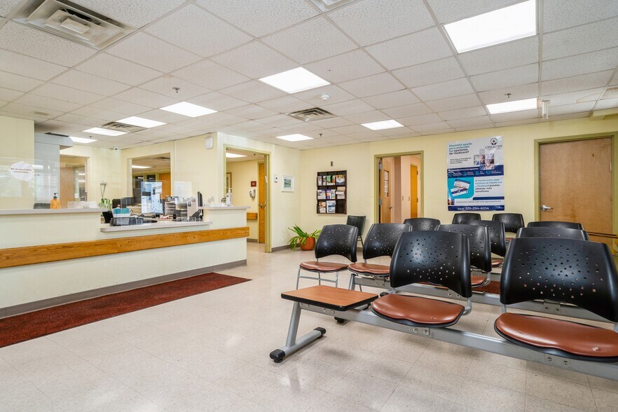 680 Broadway, Paterson, NJ for lease - Interior Photo - Image 2 of 69