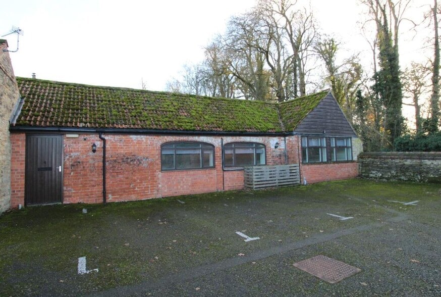 Castle Ashby, Cogenhoe for lease - Primary Photo - Image 1 of 1