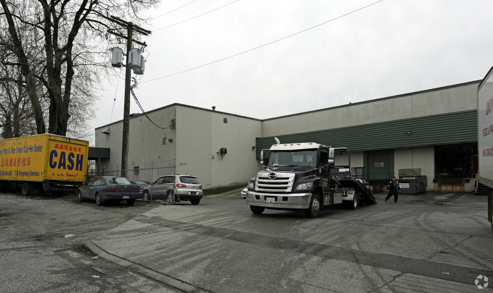 8585-8599 Fraser St, Vancouver, BC for lease - Building Photo - Image 3 of 7