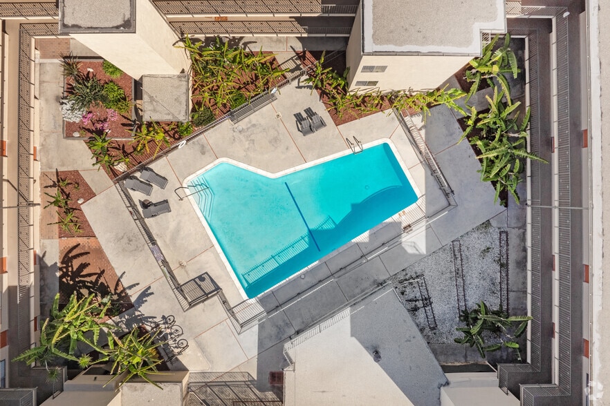 2700 Ellendale Pl, Los Angeles, CA for sale - Building Photo - Image 3 of 24