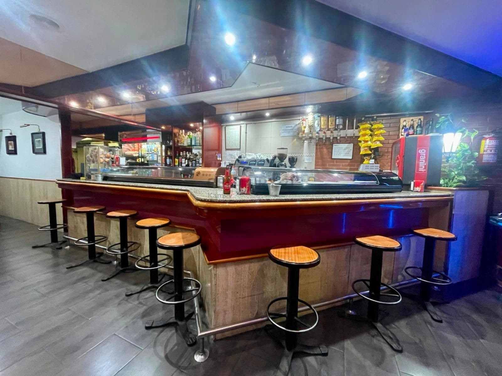 Retail in Barcelona, Barcelona for lease Interior Photo- Image 1 of 20