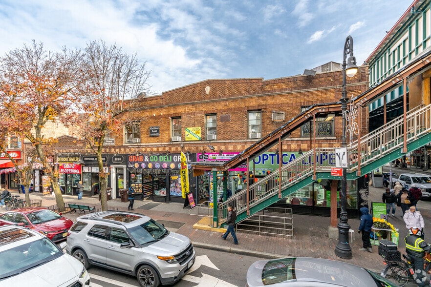 37-63-37-67 82nd St, Jackson Heights, NY for lease - Primary Photo - Image 1 of 6