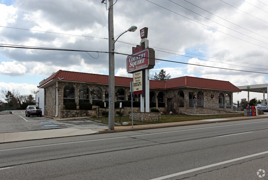 2560 W West Chester Pike, Broomall, PA for sale - Building Photo - Image 3 of 8