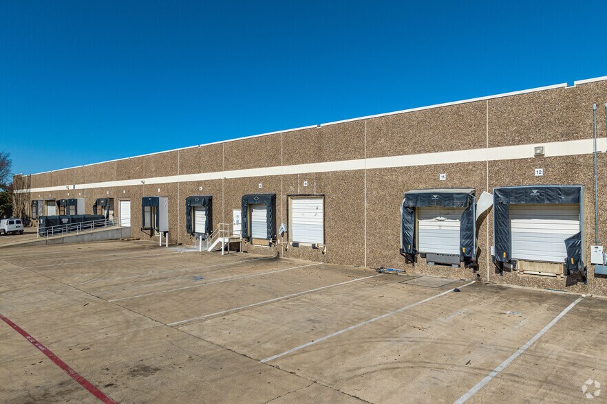 1215 Marsh Ln, Carrollton, TX for lease - Building Photo - Image 3 of 5