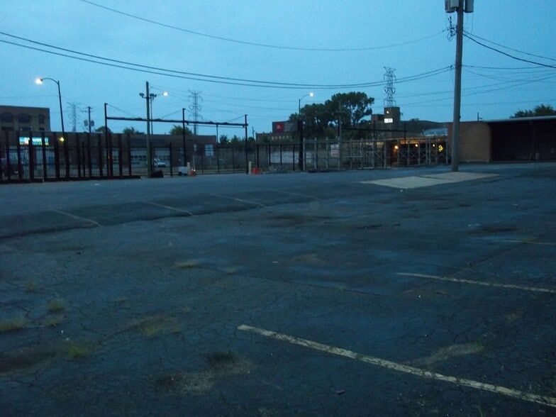 430 N Damen Ave, Chicago, IL for lease - Building Photo - Image 3 of 10