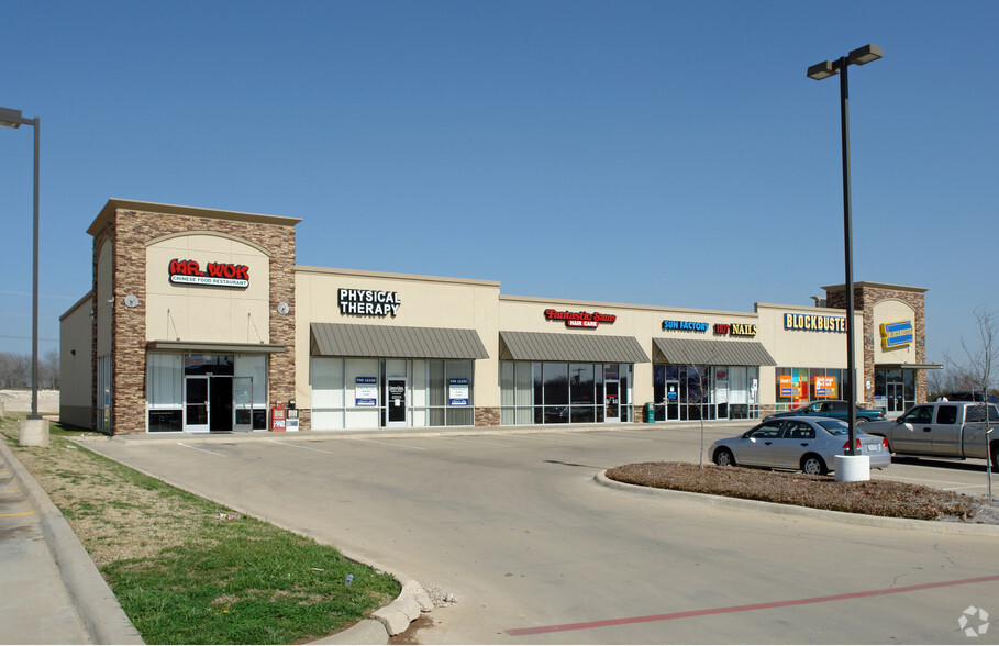 661 E Main St, Midlothian, TX for lease - Building Photo - Image 2 of 5